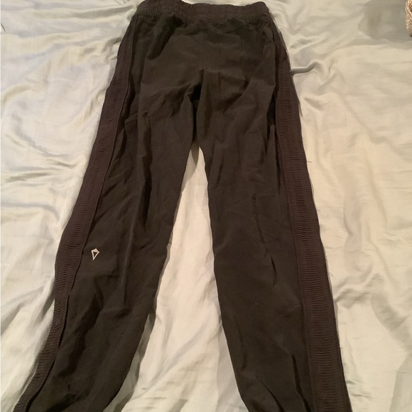 These ivivva black pants are so cute - Picture 2 of 4